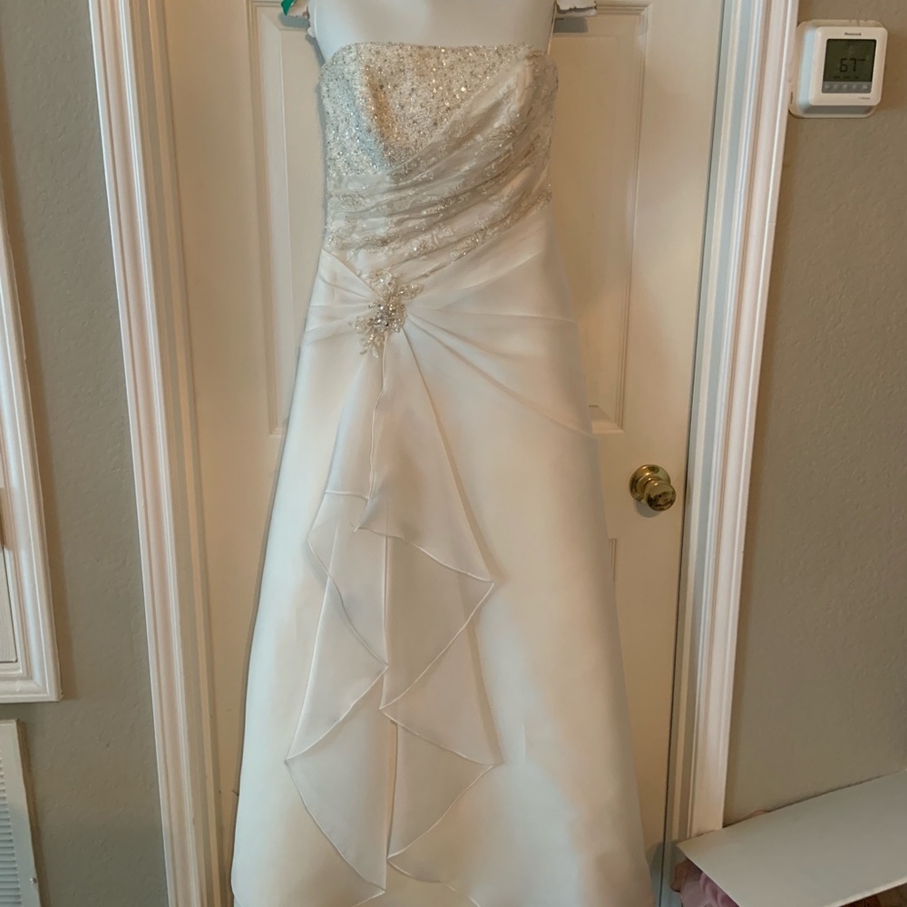 Anjolique A-Line Ivory Wedding w/ Beaded Bodice